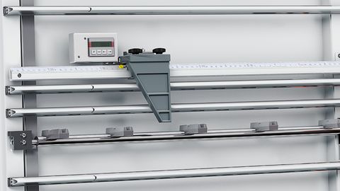 Digital dimension display for setting the length in vertical section. Digital dimension display for setting the length in vertical section.